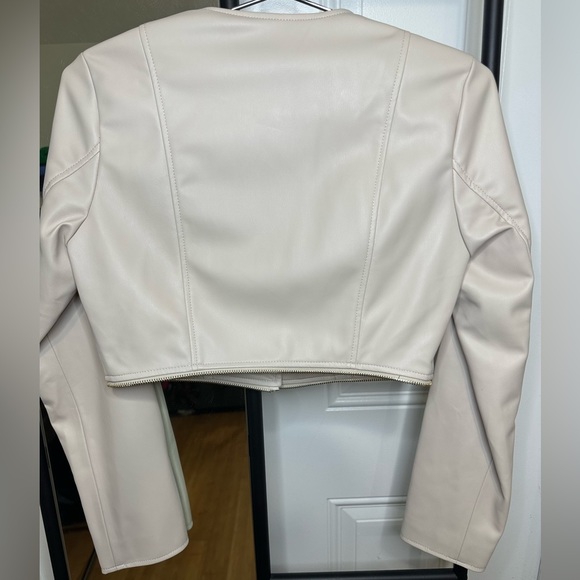 Zara Size Small Faux Leather Zippered Jacket in Color Cream - Picture 6 of 7
